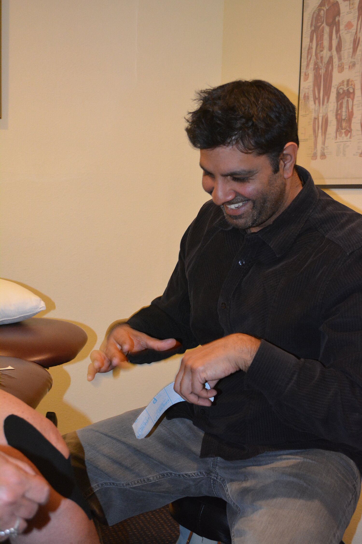 Sanjay describing treatment to a patient physical therapy santa fe explaining to a patient